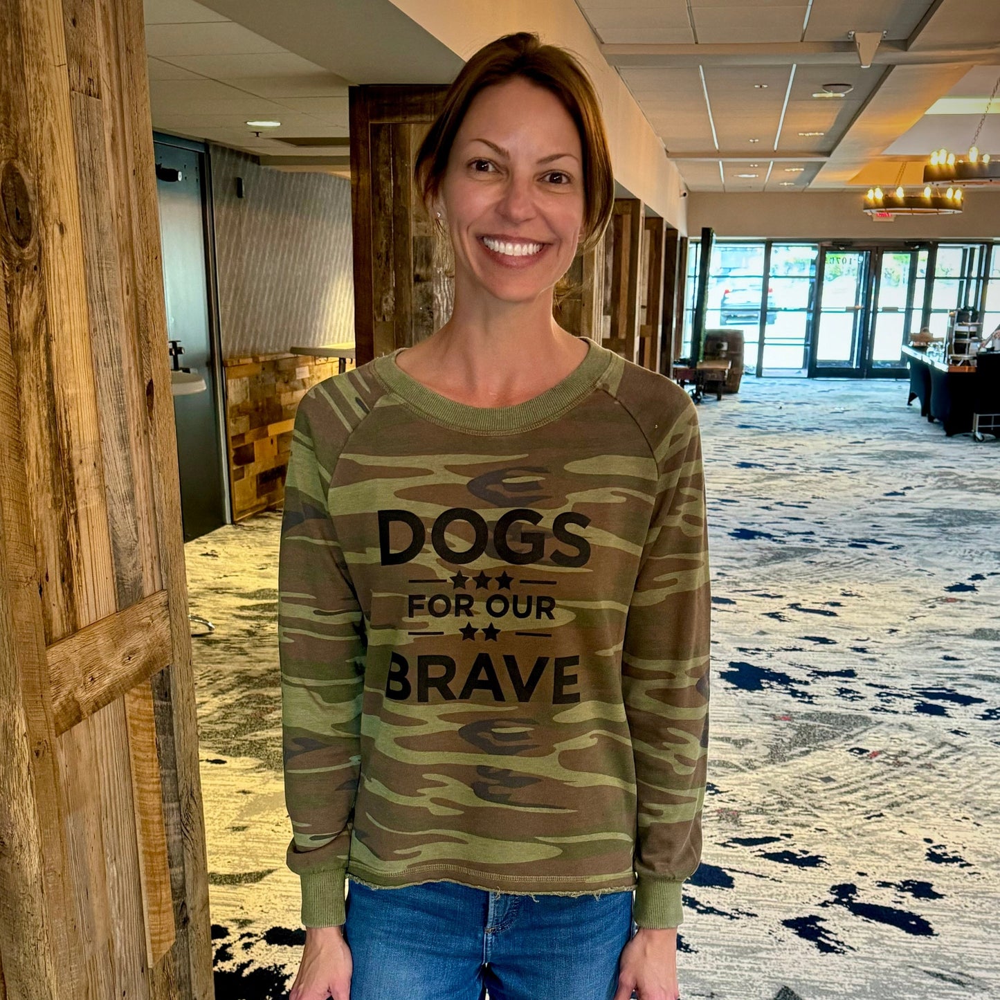 Sweatshirt - Women's Cropped Camo